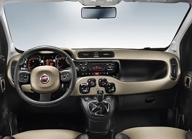 Intérieur moderne de la Fiat Panda Hybride