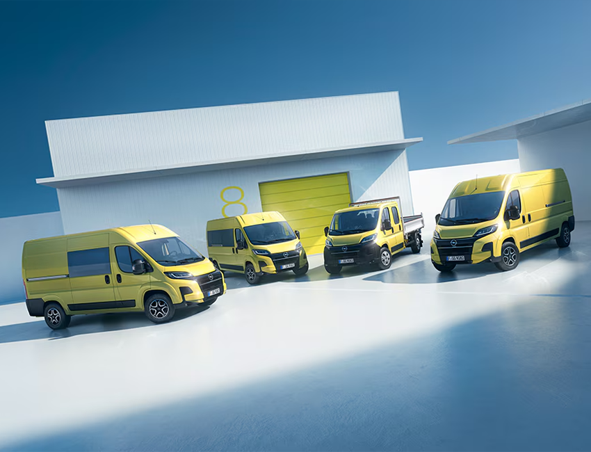 Opel Movano en configuration utilitaire sur chantier