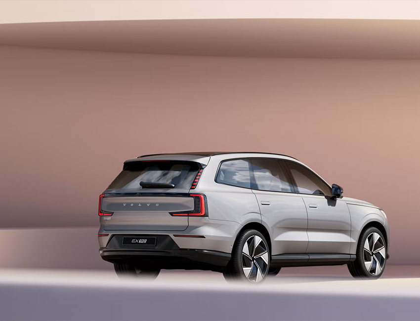 Vue intérieure du Volvo EX90 montrant les sièges et l’espace à bord