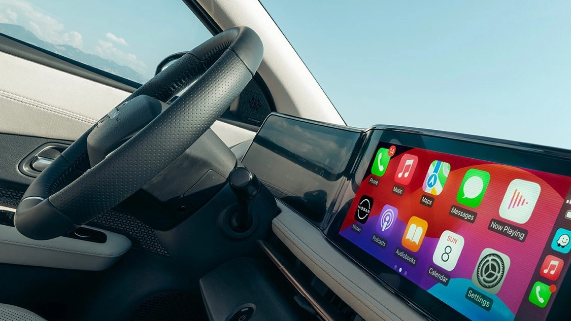 Intérieur high-tech du Nissan Ariya avec écran tactile central